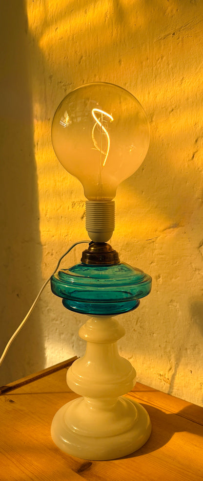 Bordlampe i opalineglas