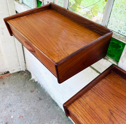 Væghængte sengeborde i teak