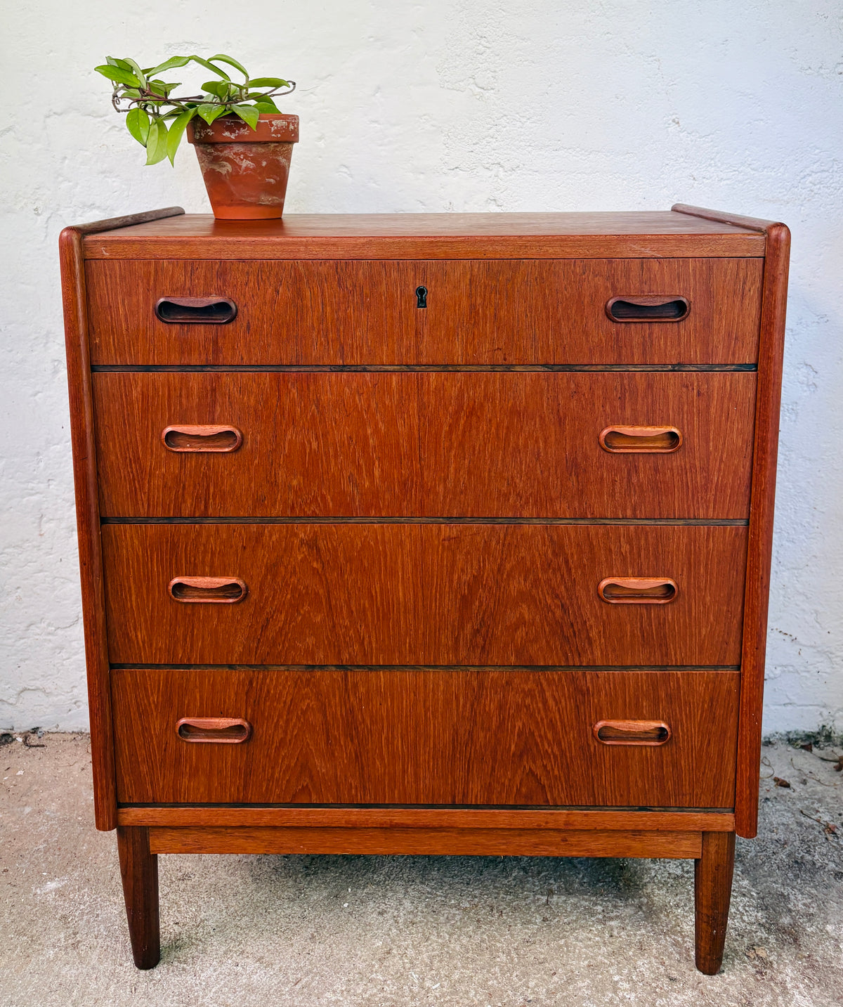 Teak kommode