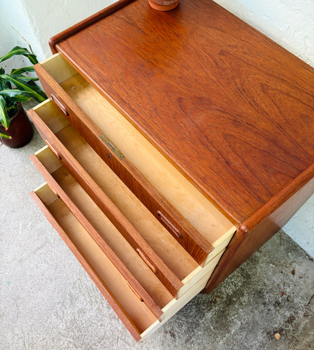 Teak kommode