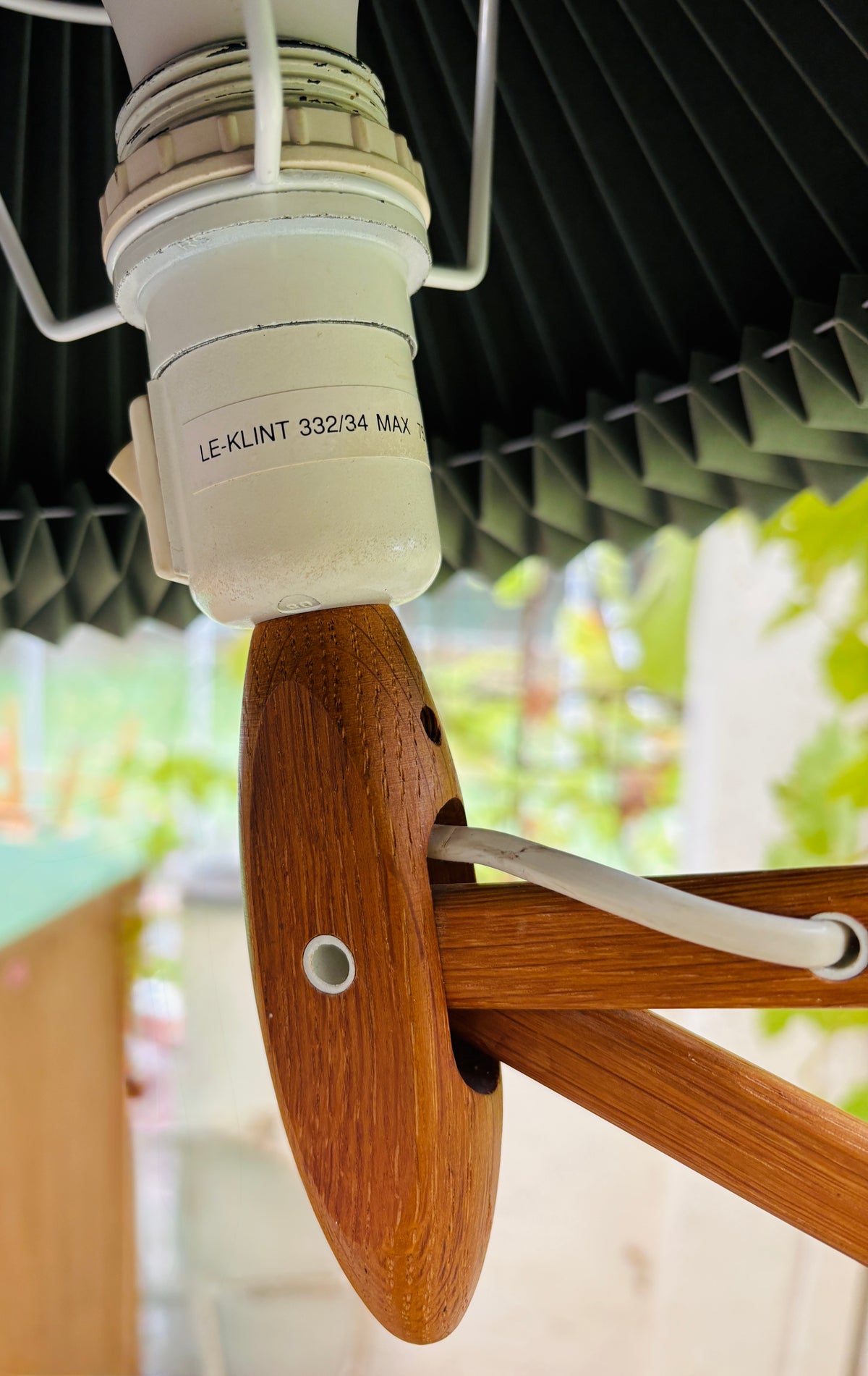LE KLINT sakselampe Model 332/34 i eg – UDEN skærm
