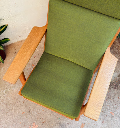 Hans J. Wegner GE 290A lænestol i eg