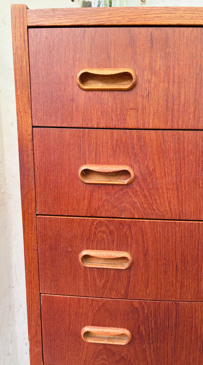 Teak kommode med buet front