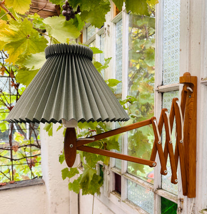 LE KLINT sakselampe Model 332/34 i eg – UDEN skærm