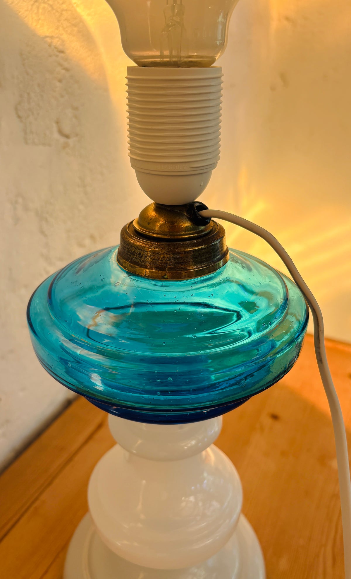 Bordlampe i opalineglas