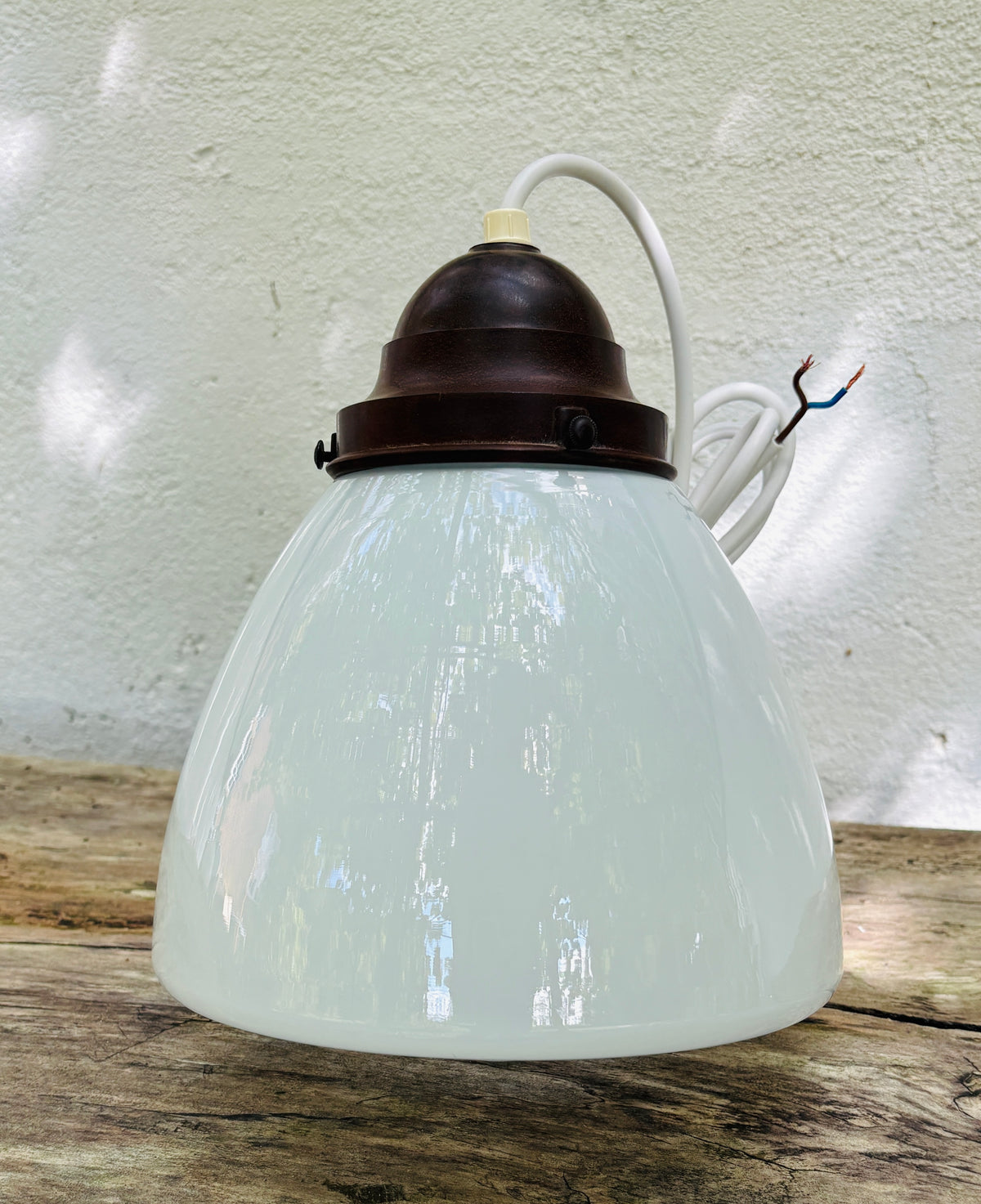 Gammel “skolelampe” i opalglas