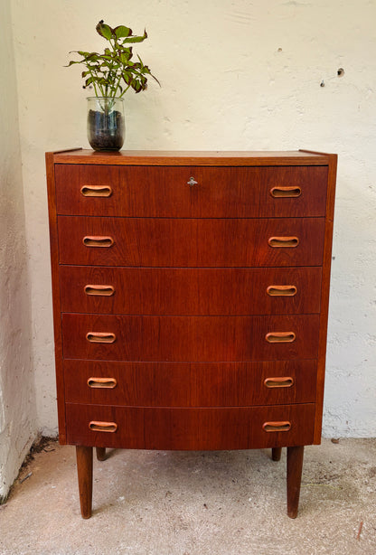 Teak kommode med buet front