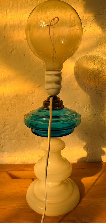 Bordlampe i opalineglas