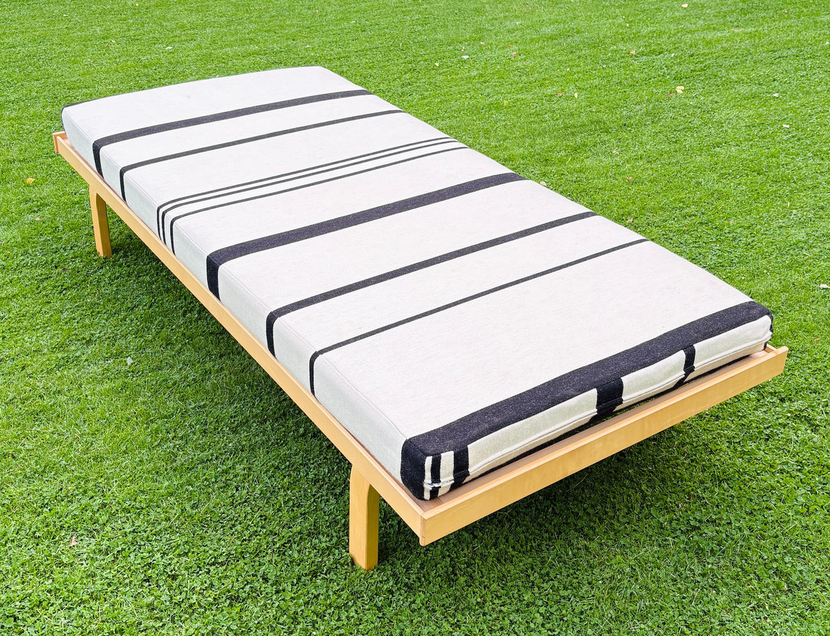 Alvar Aalto daybed model 710