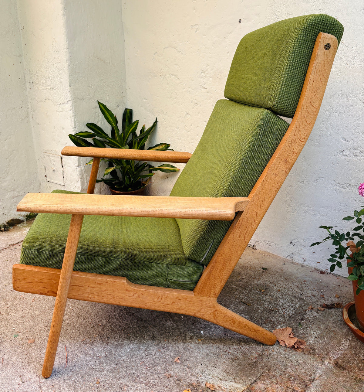 Hans J. Wegner GE 290A lænestol i eg