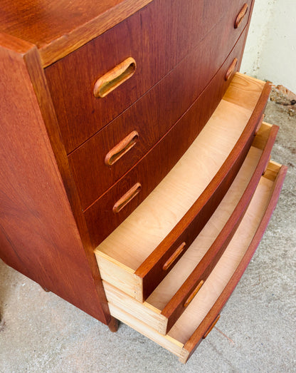Teak kommode med buet front