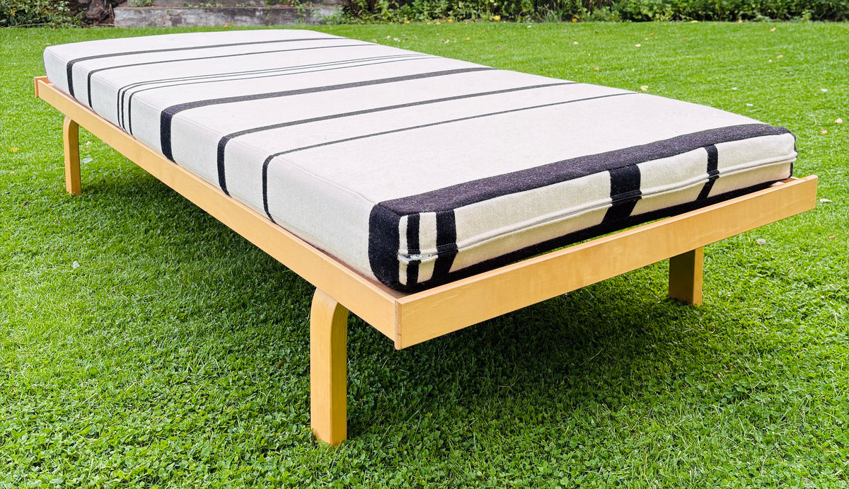 Alvar Aalto daybed model 710