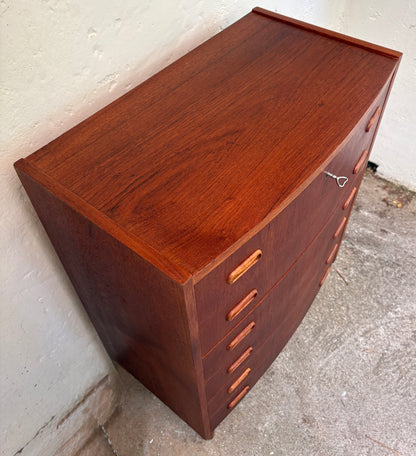 Teak kommode med buet front
