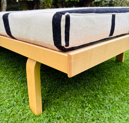 Alvar Aalto daybed model 710