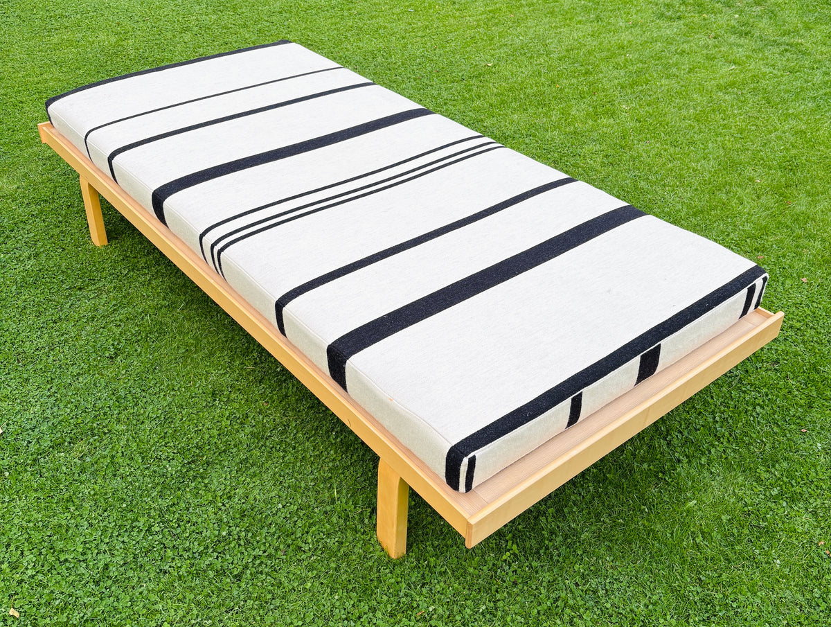 Alvar Aalto daybed model 710