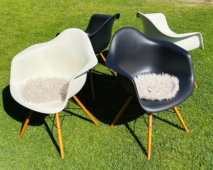 Eames Plastic Armchair DAW: Den sorte klassiker