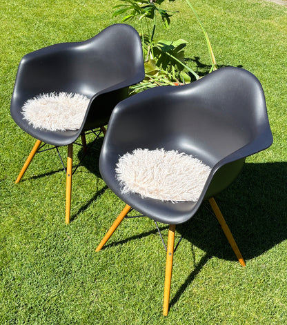 Eames Plastic Armchair DAW: Den sorte klassiker