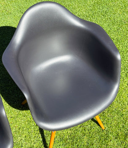 Eames Plastic Armchair DAW: Den sorte klassiker