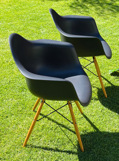 Eames Plastic Armchair DAW: Den sorte klassiker