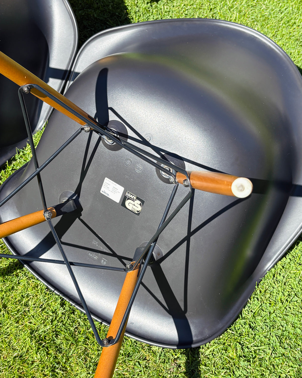 Eames Plastic Armchair DAW: Den sorte klassiker