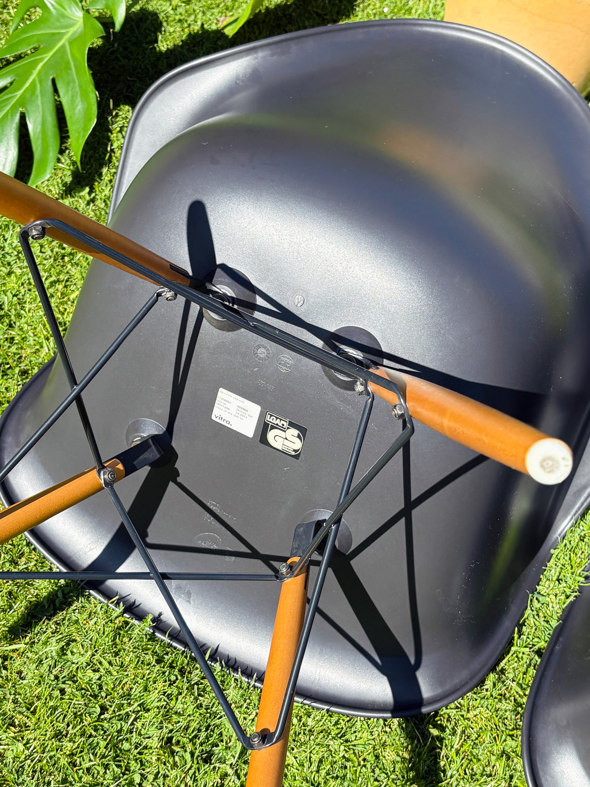 Eames Plastic Armchair DAW: Den sorte klassiker