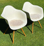 Eames Plastic Armchair DAW: The white classic
