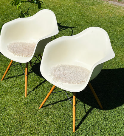 Eames Plastic Armchair DAW: The white classic