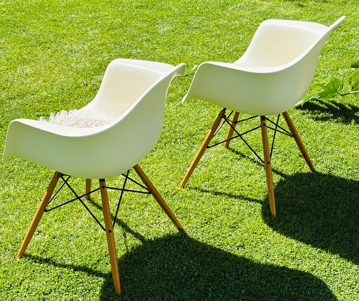 Eames Plastic Armchair DAW: The white classic