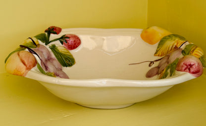 Italiensk vintage keramikfad med frugtrelief
