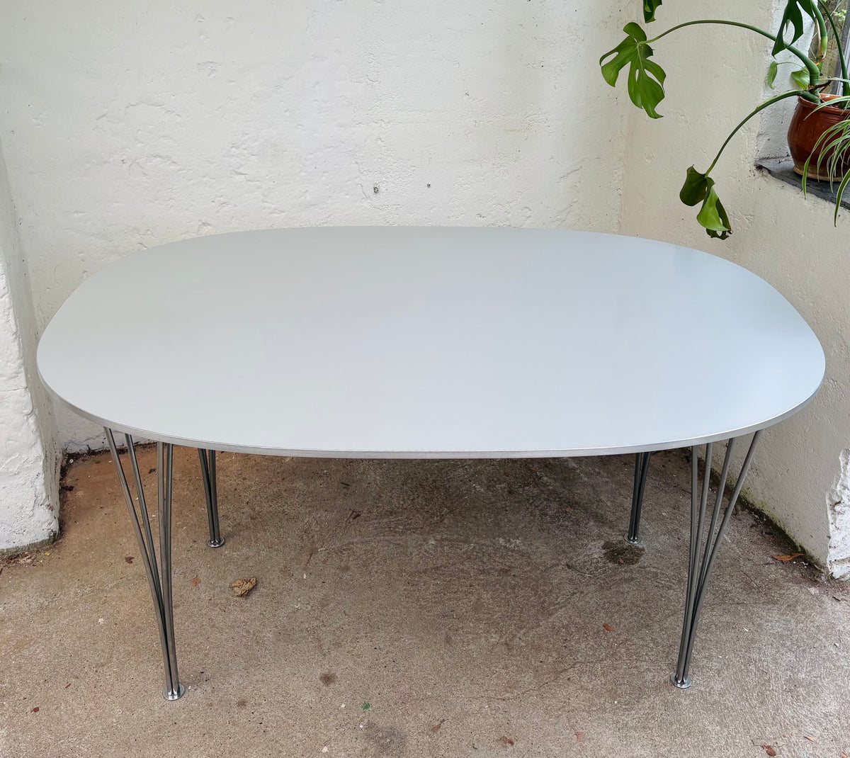 Piet Hein Superellipse spisebord fra Fritz Hansen