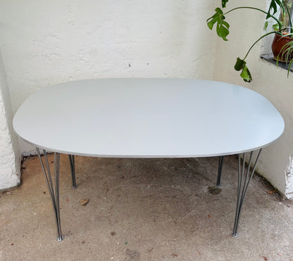 Piet Hein Superellipse spisebord fra Fritz Hansen