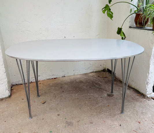 Piet Hein Superellipse spisebord fra Fritz Hansen