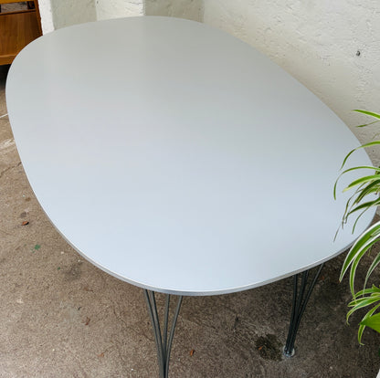 Piet Hein Superellipse spisebord fra Fritz Hansen