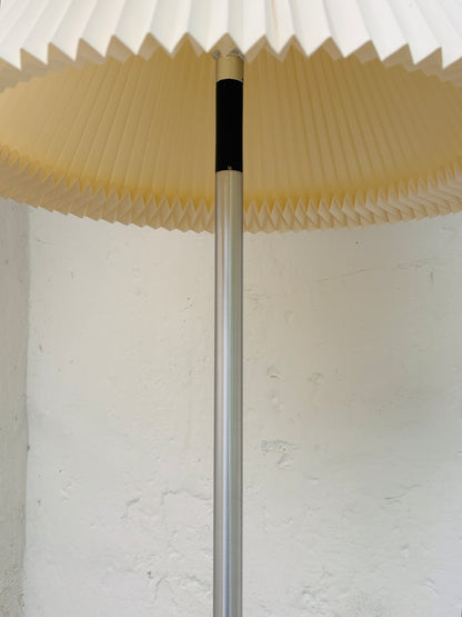 Jo Hammerborg model Monolit gulvlampe med Le Klint skærm