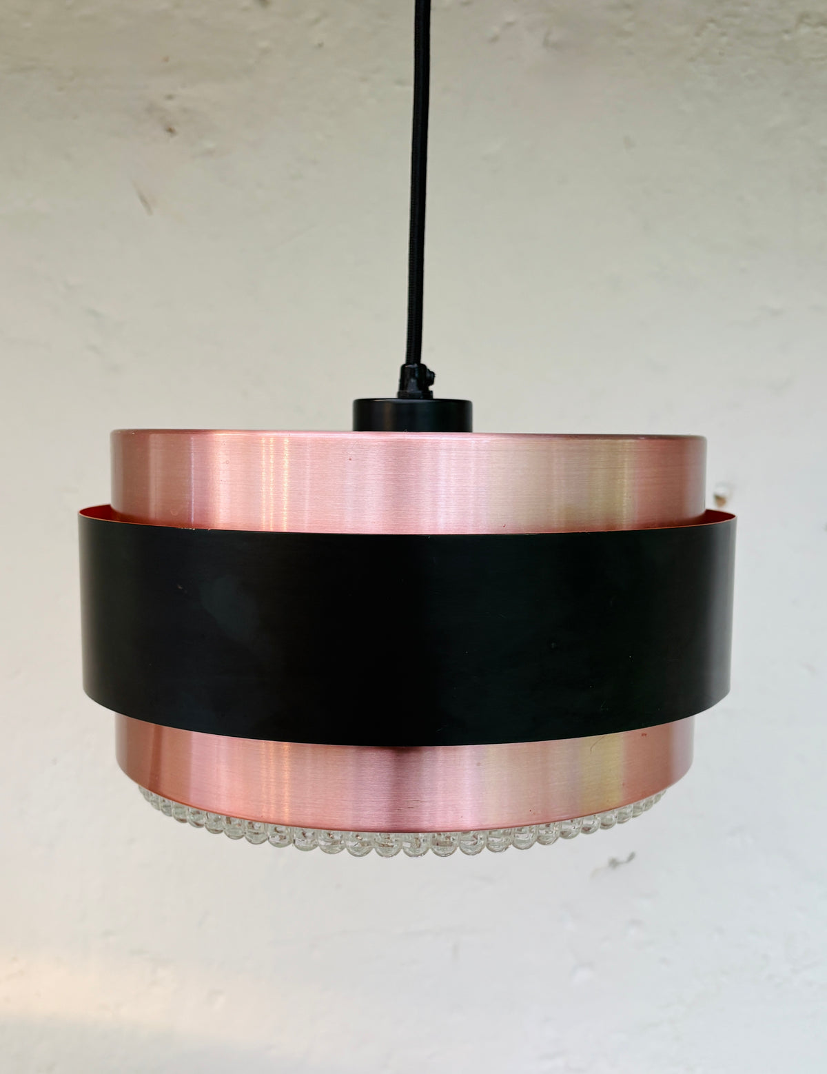 Iconic Saturn pendant in copper and black metal