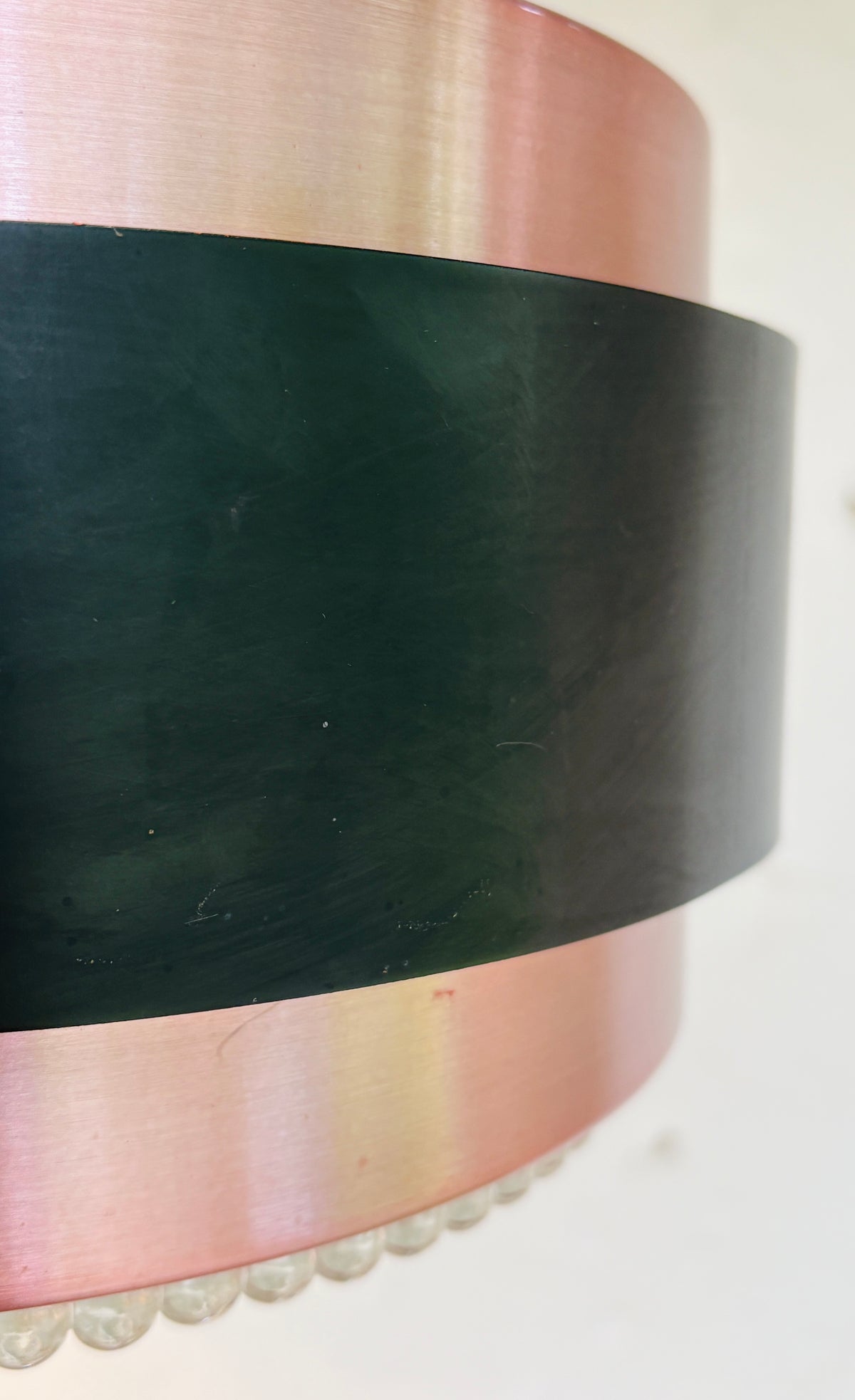 Iconic Saturn pendant in copper and black metal