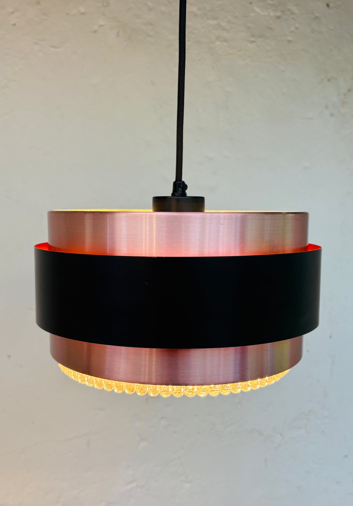 Iconic Saturn pendant in copper and black metal