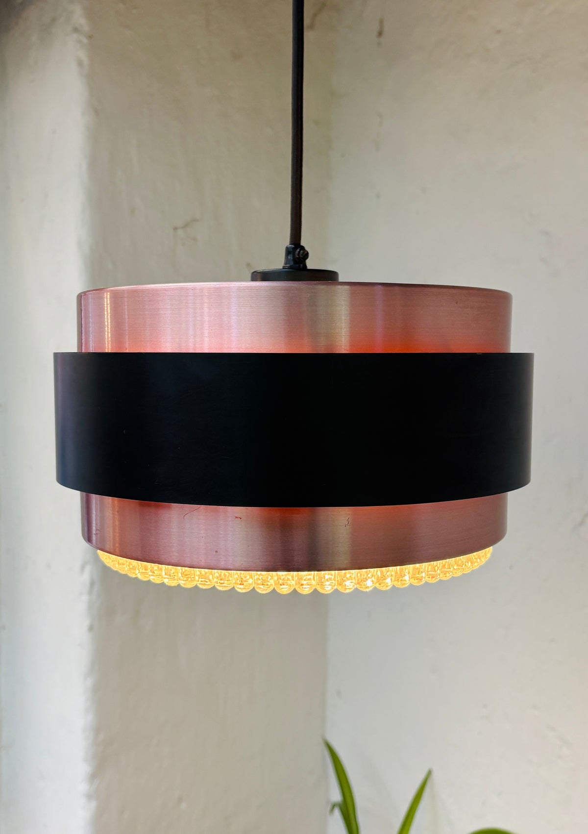 Iconic Saturn pendant in copper and black metal