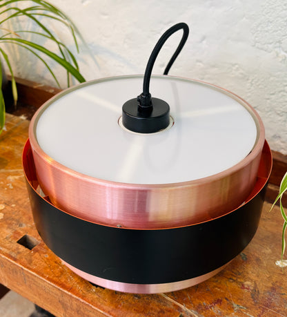 Iconic Saturn pendant in copper and black metal