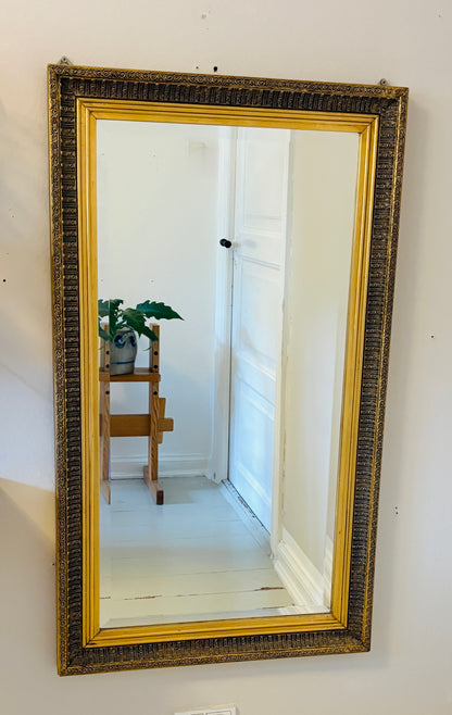 Stort spejl med facetslebet glas