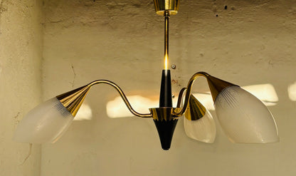 3-armet lysekrone i messing og glas