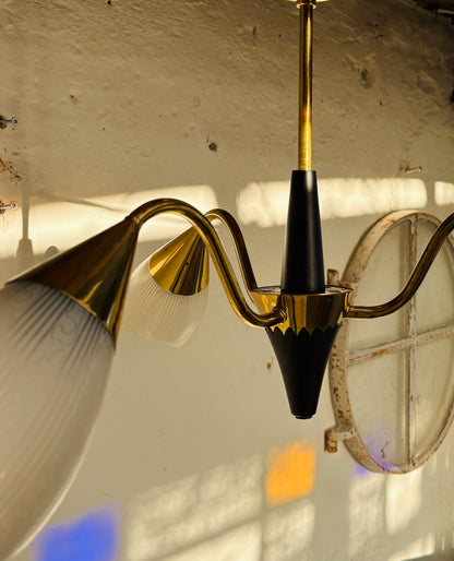 3-armet lysekrone i messing og glas