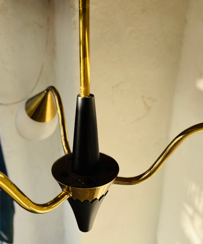 3-armet lysekrone i messing og glas