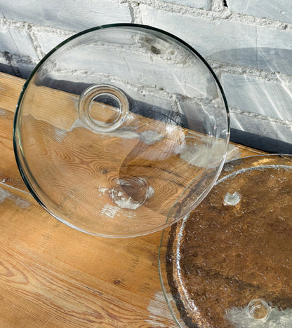 Vintage oste/glasklokke med struktureret bund.
